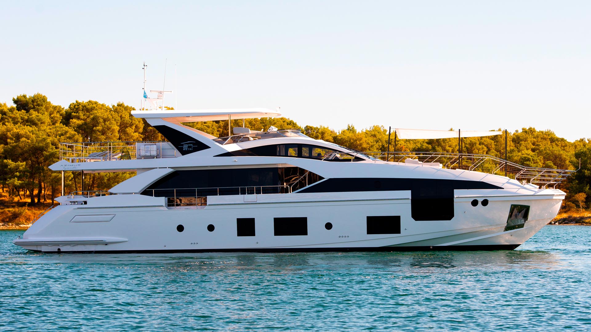 Luxury yacht Azimut Grande 27M Dawo anchor starboard side