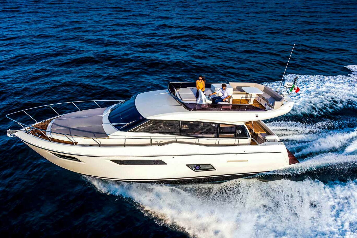 Motor boat Ferretti Yachts 450 sea running