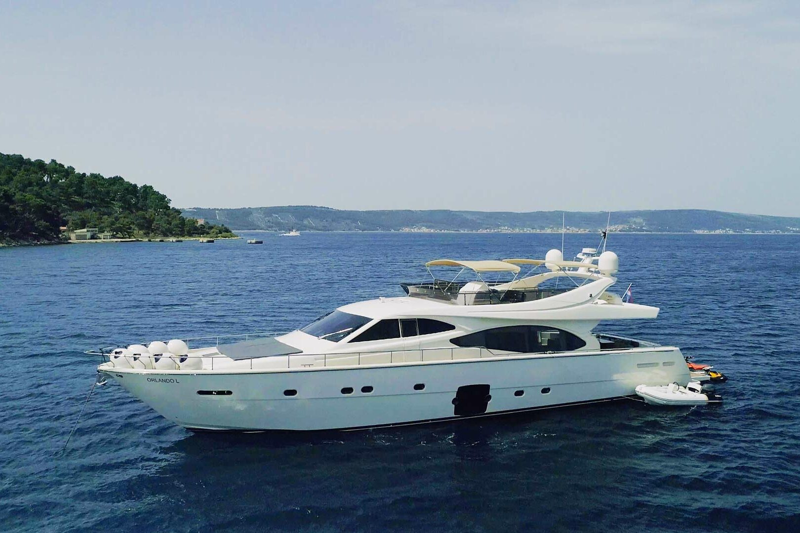 Luxury yacht Ferretti 780 Orlando L side view