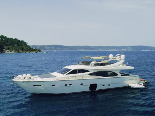 Luxury yacht Ferretti 780 Orlando L side view