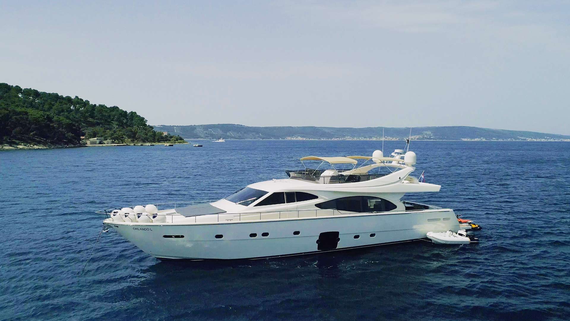 Luxury yacht Ferretti 780 Orlando L side view