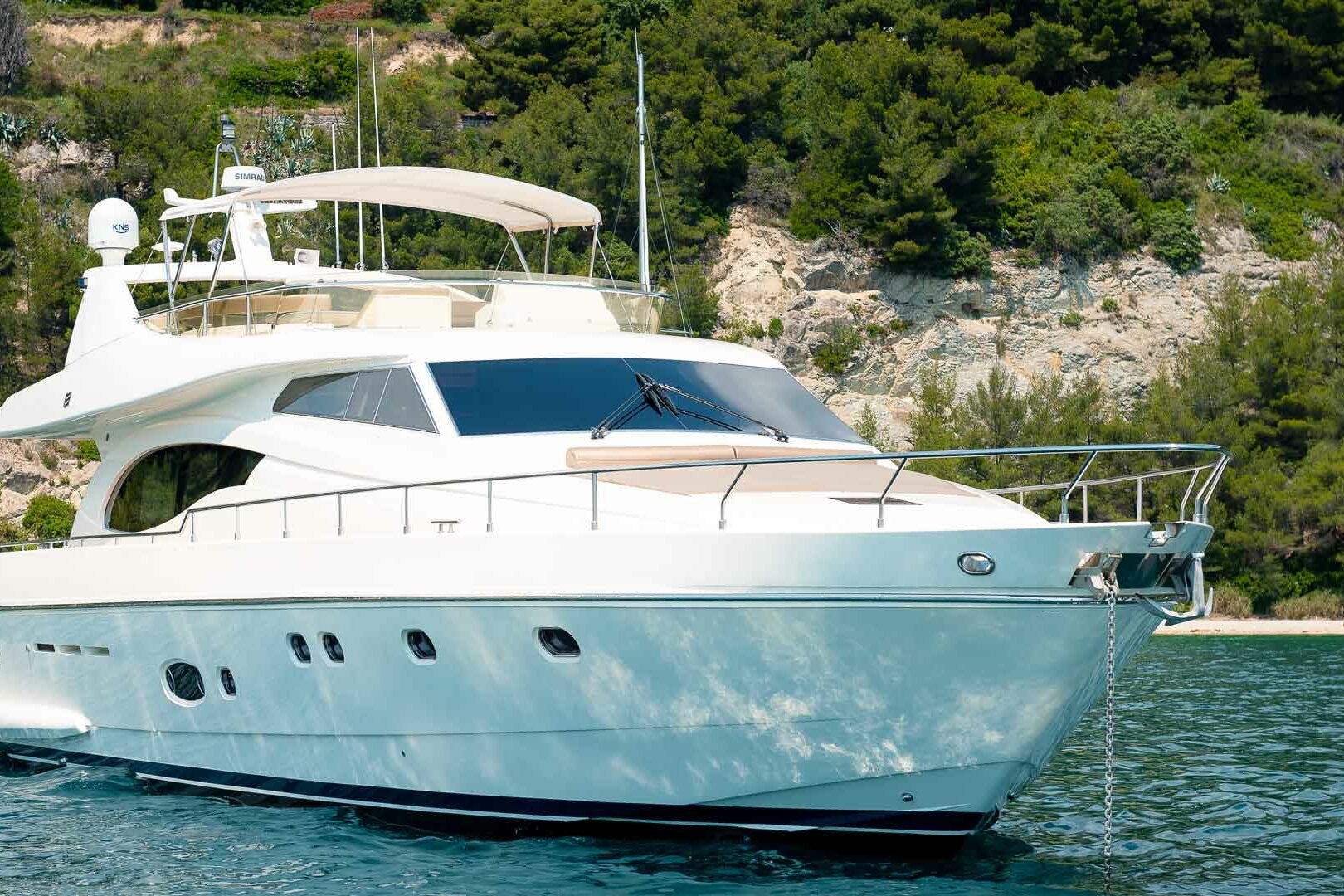 Luxury yacht Ferretti 730 Marino front view