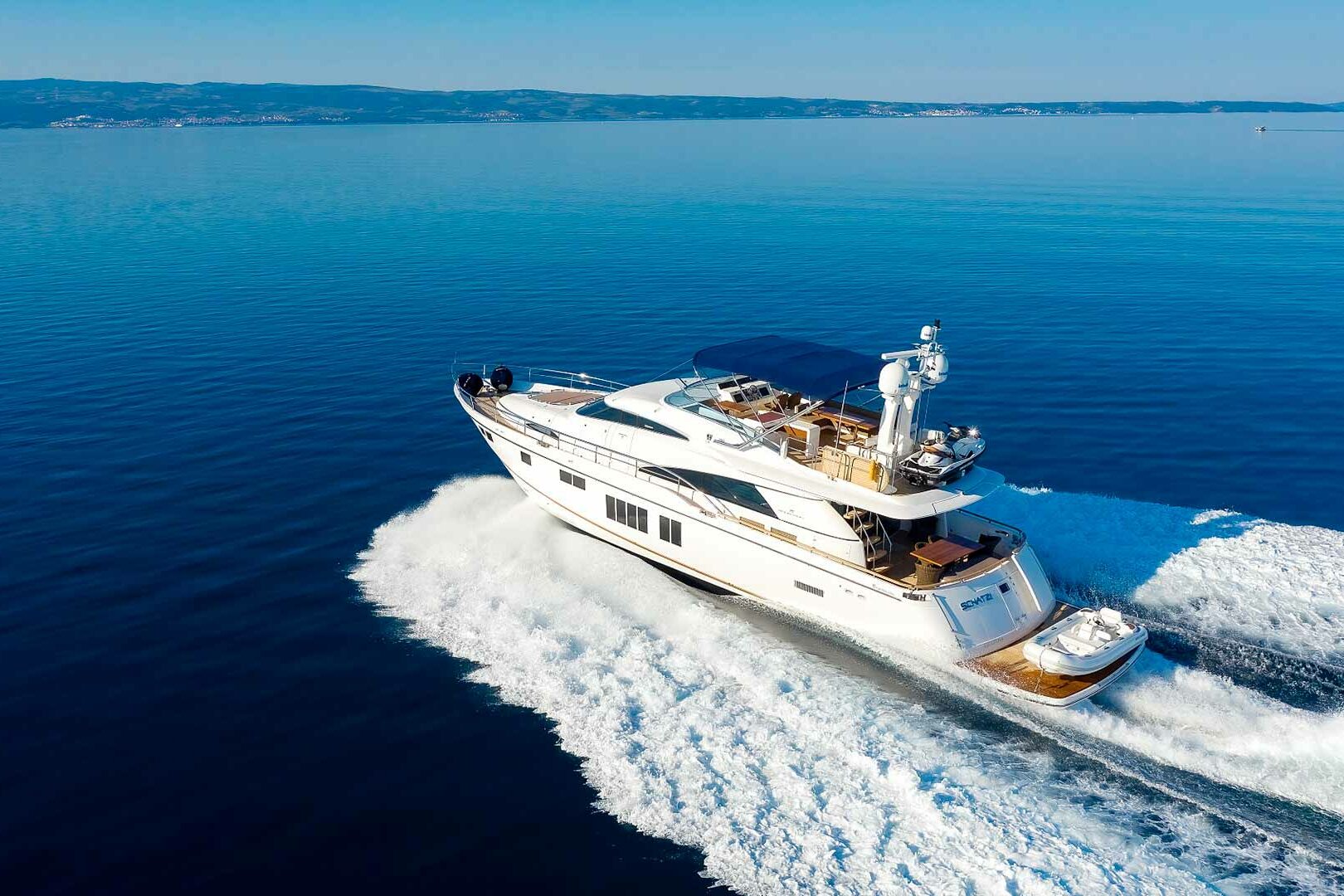 Luxury yacht Fairline Squadron 78 Schatzi stern view