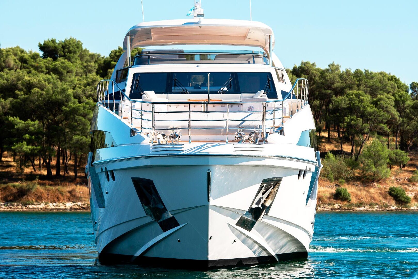 Luxury yacht Azimut Grande 27M Dawo front view