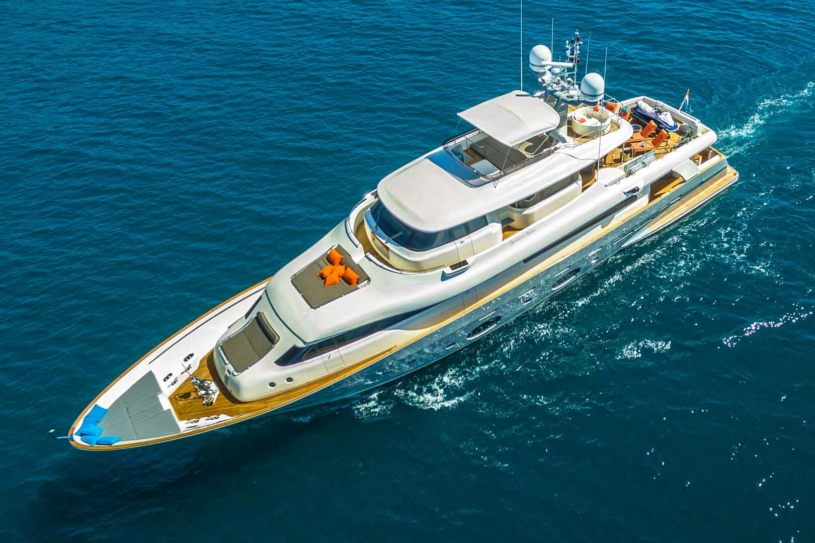 Luxury yacht Ferretti Navetta 33 Seventh Sense port side running