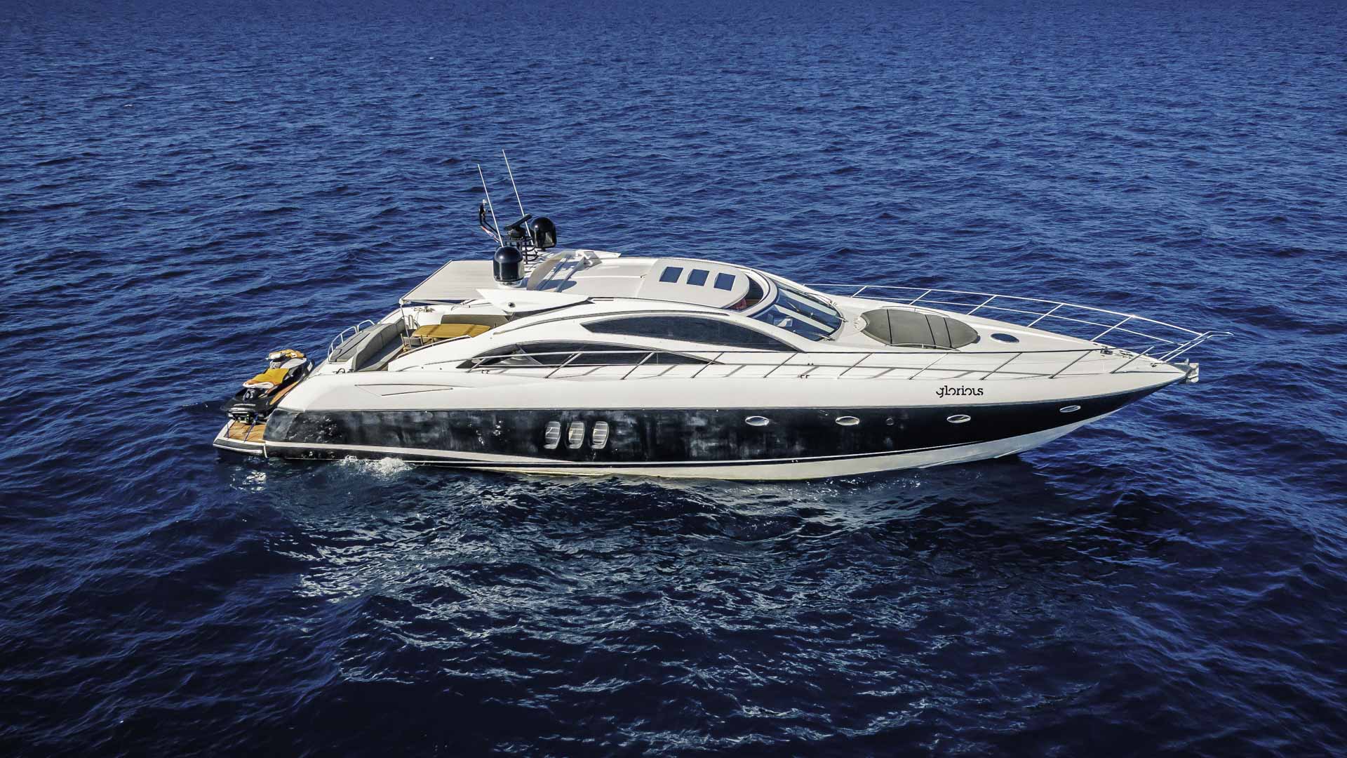 Luxury yacht Benetti Happy Me sunset port side