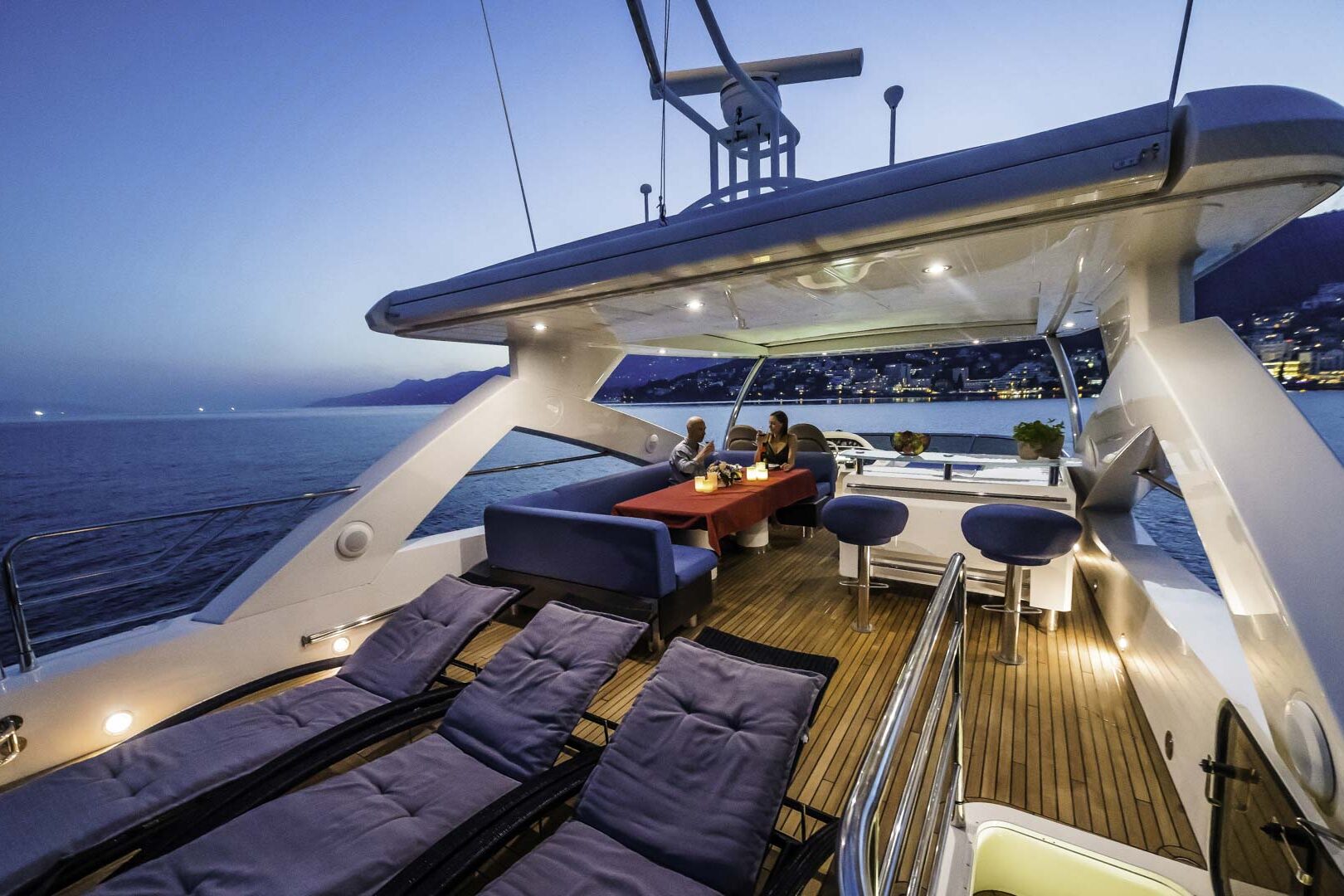 Luxury yacht THE BEST WAY flybridge