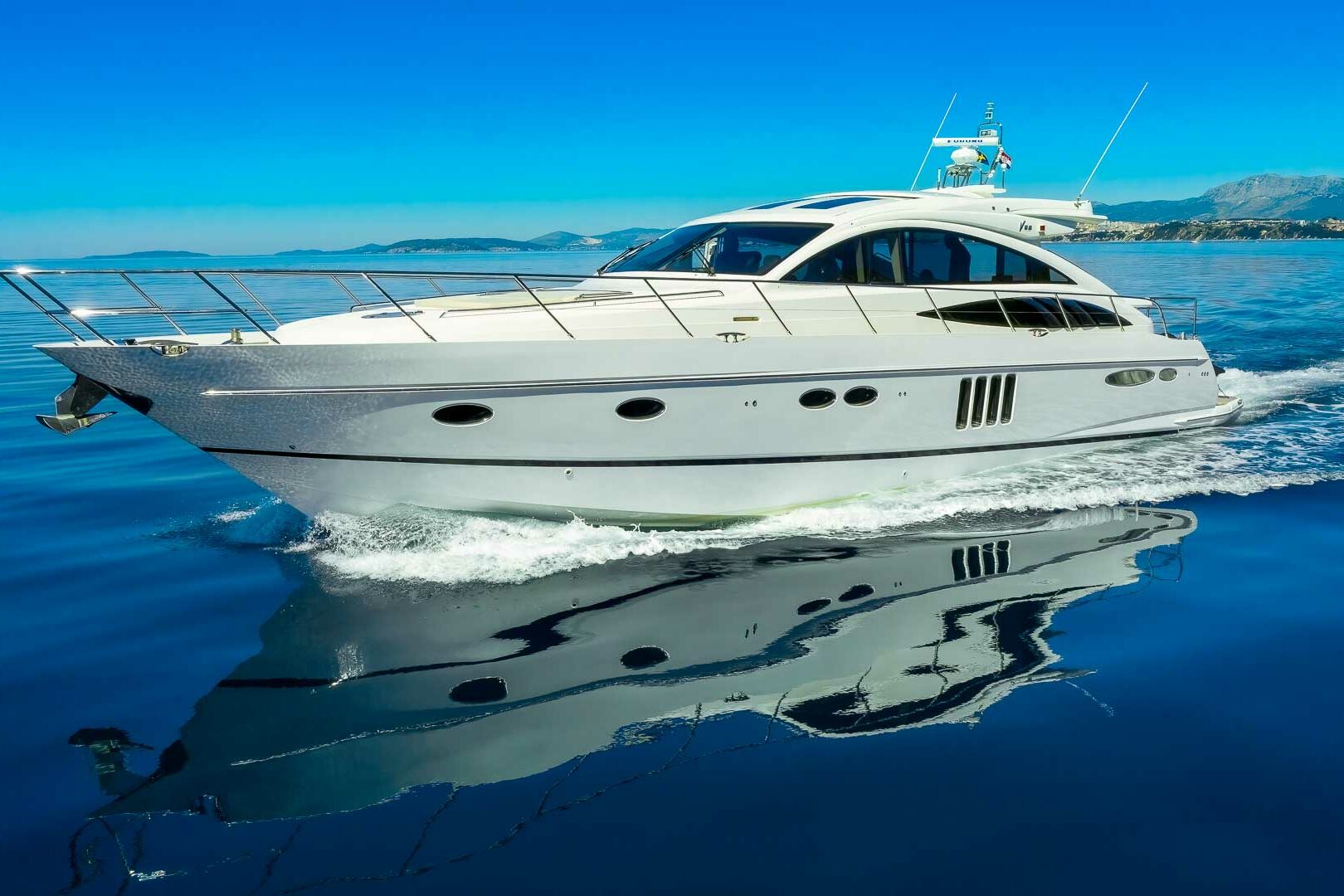 Luxury yacht Princess V65 Spice of Life II side view