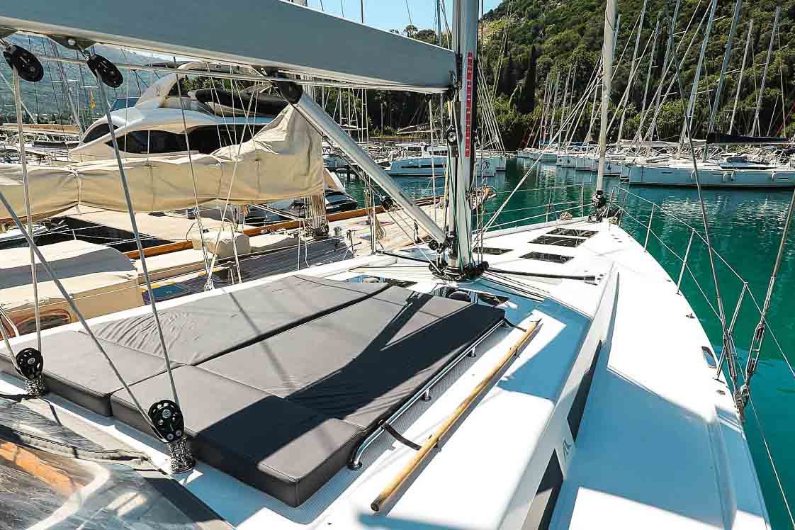 This is photo of a sailing boat Hanse 548 sunlounges at bow