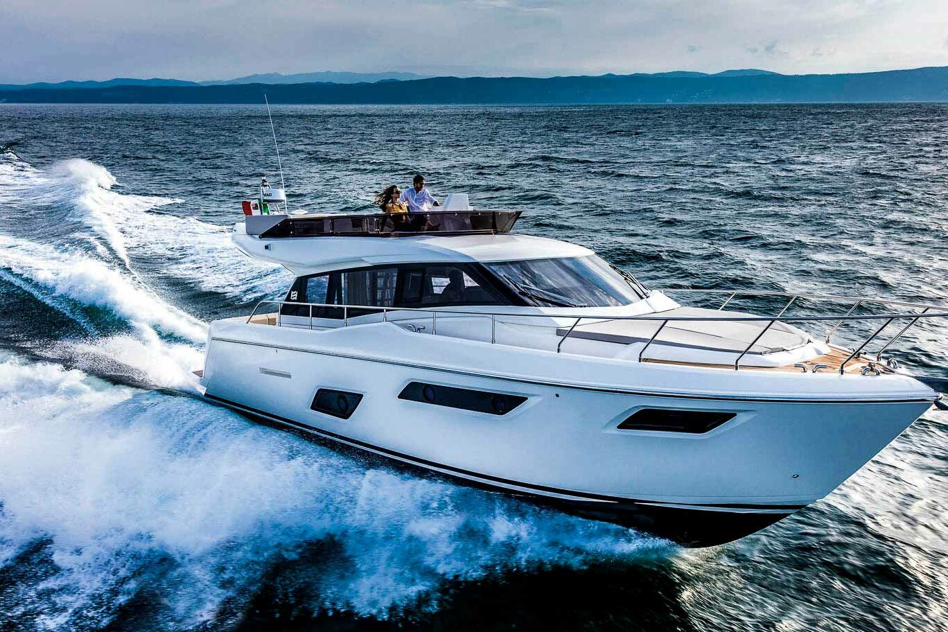 Motor boat Ferretti Yachts 450 cruising