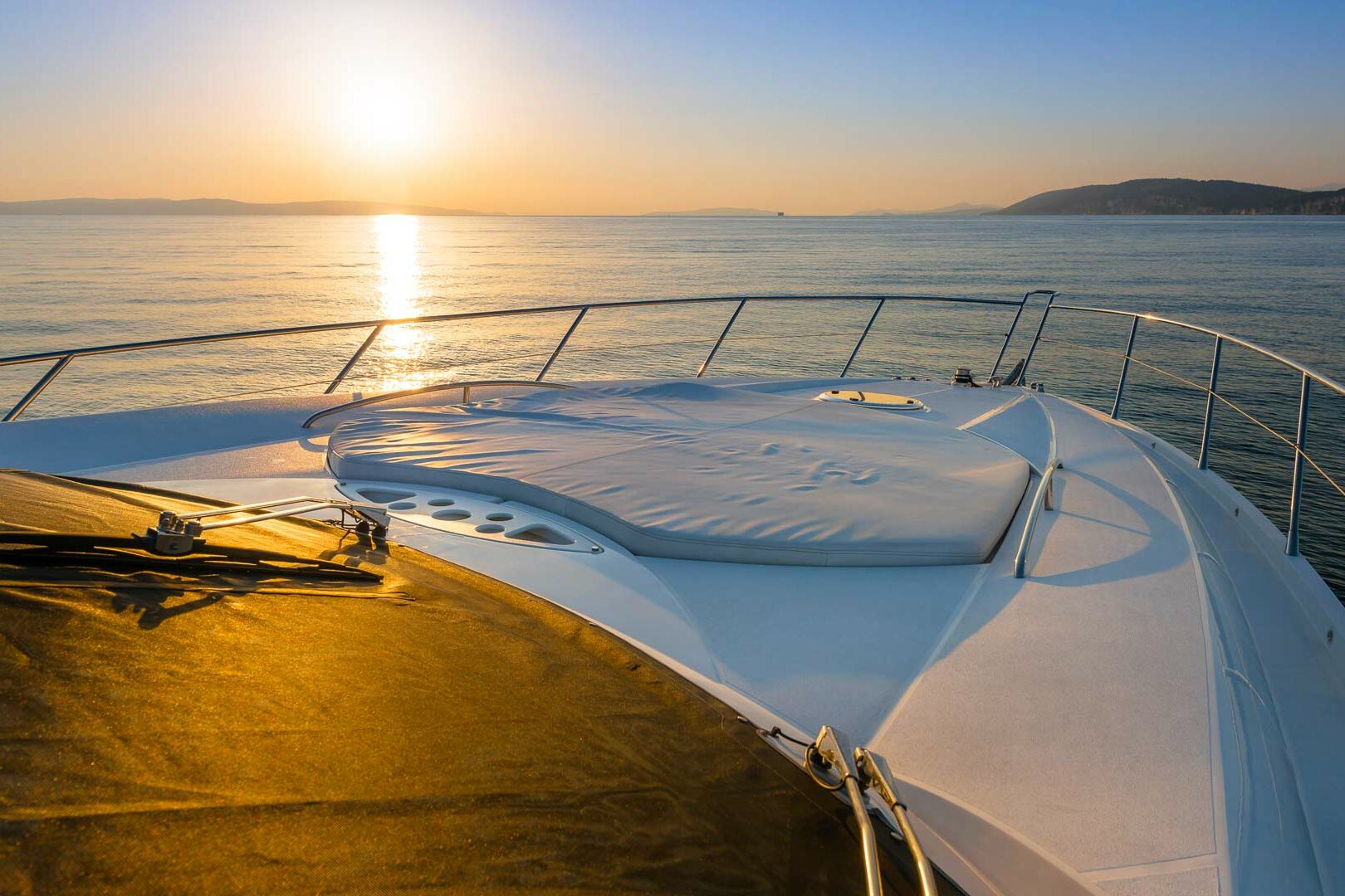 Luxury yacht Sunseeker Predator 72 Glorious aft