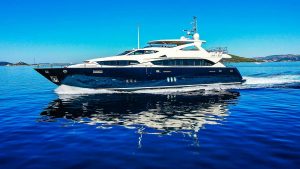 Luxury yacht Benetti Happy Me sunset port side