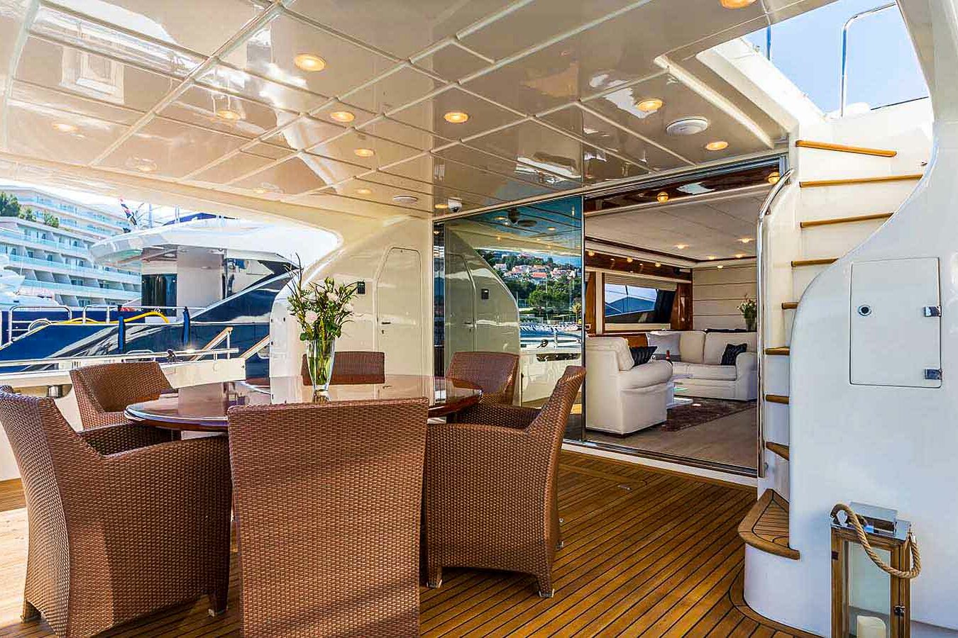 Luxury yacht Ferretti 880 Katariina aft entrance to the salon