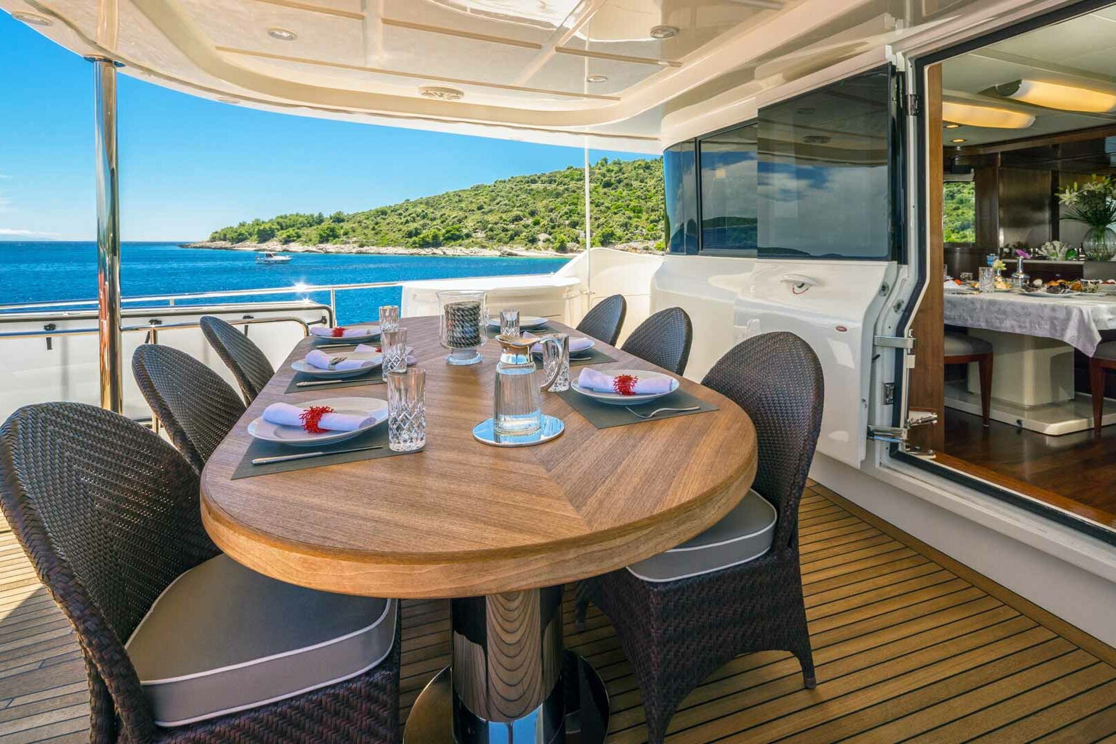 Luxury yacht Ferretti Navetta 33 Seventh Sense upper deck table