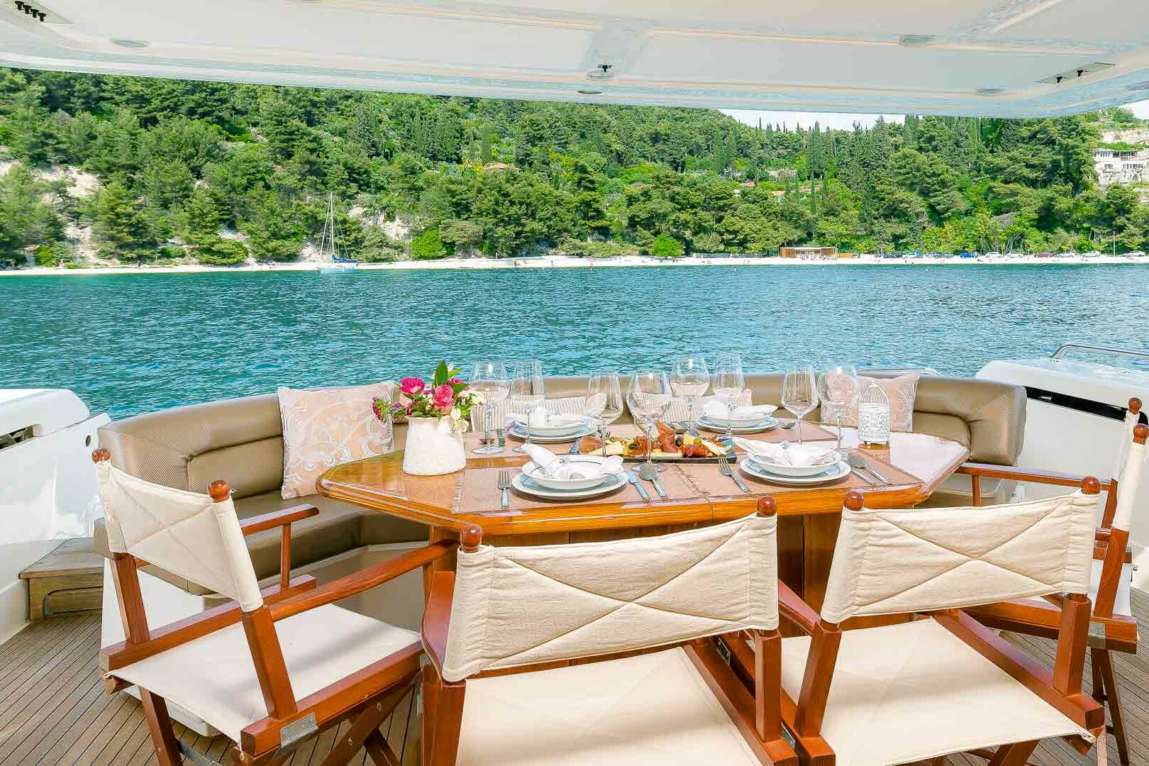Luxury yacht Ferretti 730 Marino stern dining