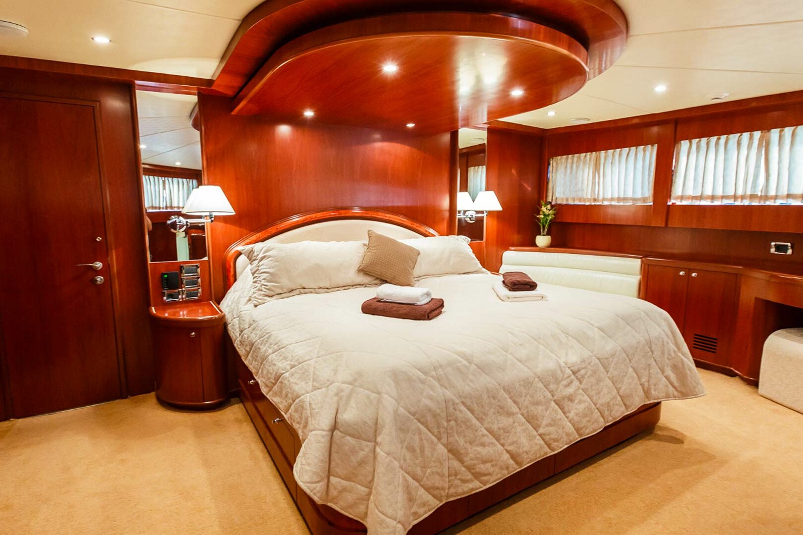 Luxury yacht Johnson Baby master stateroom