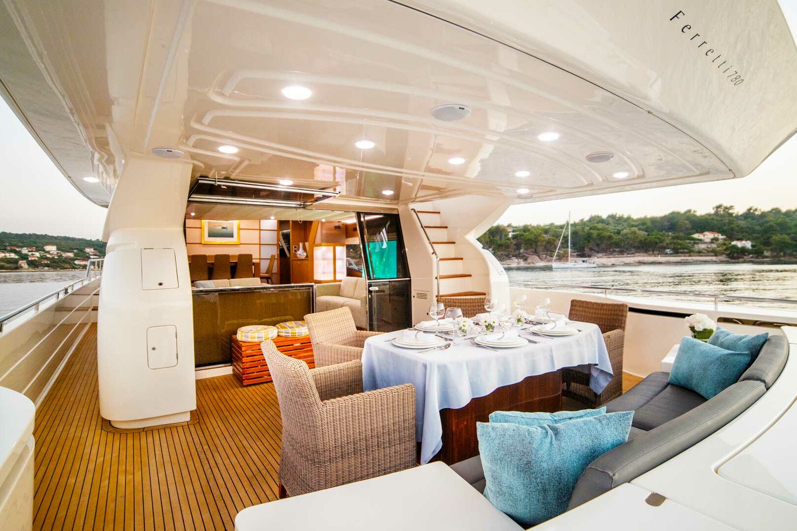 Luxury yacht Ferretti 780 Orlando L aft table