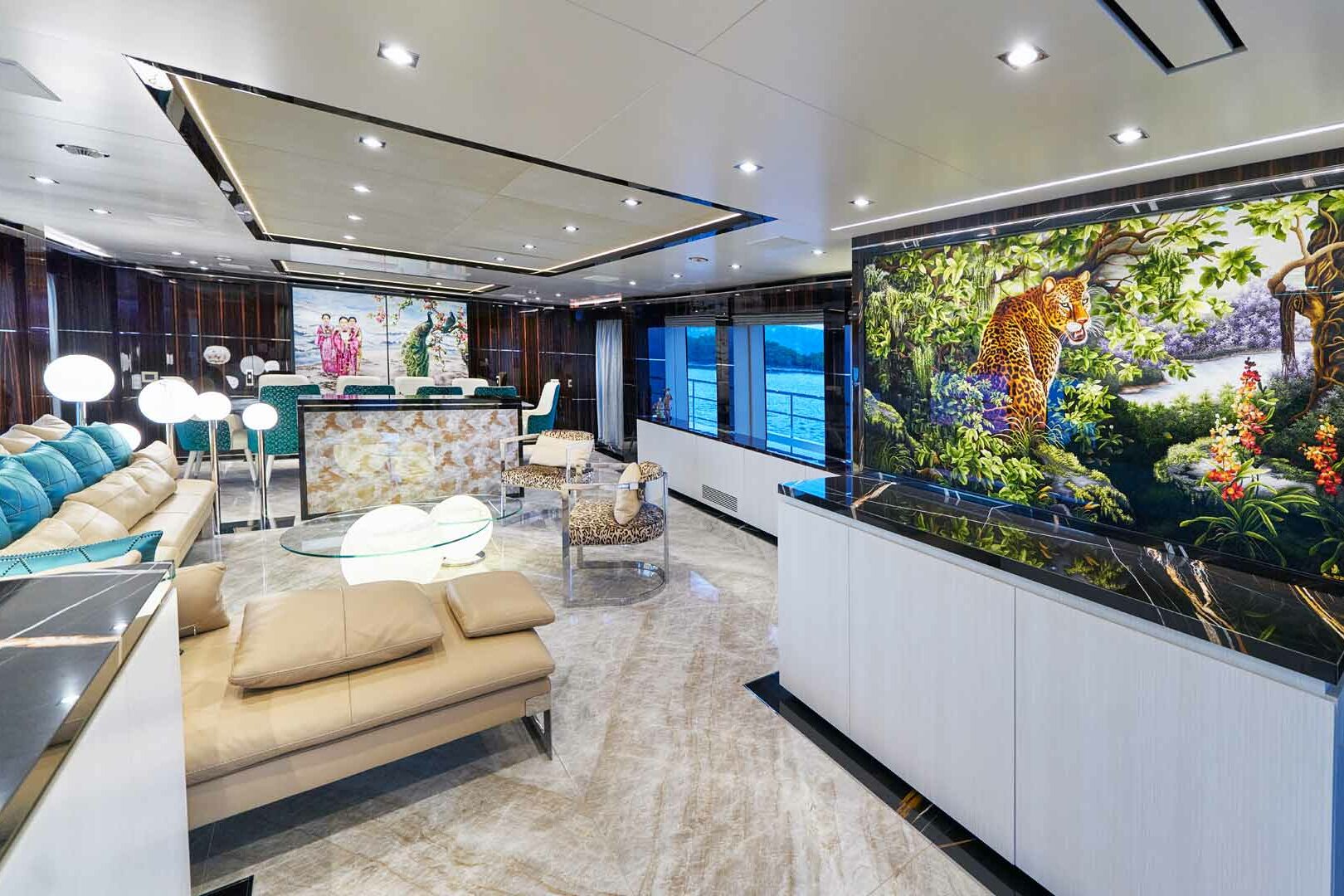 Luxury yacht Benetti Happy Me main deck salon