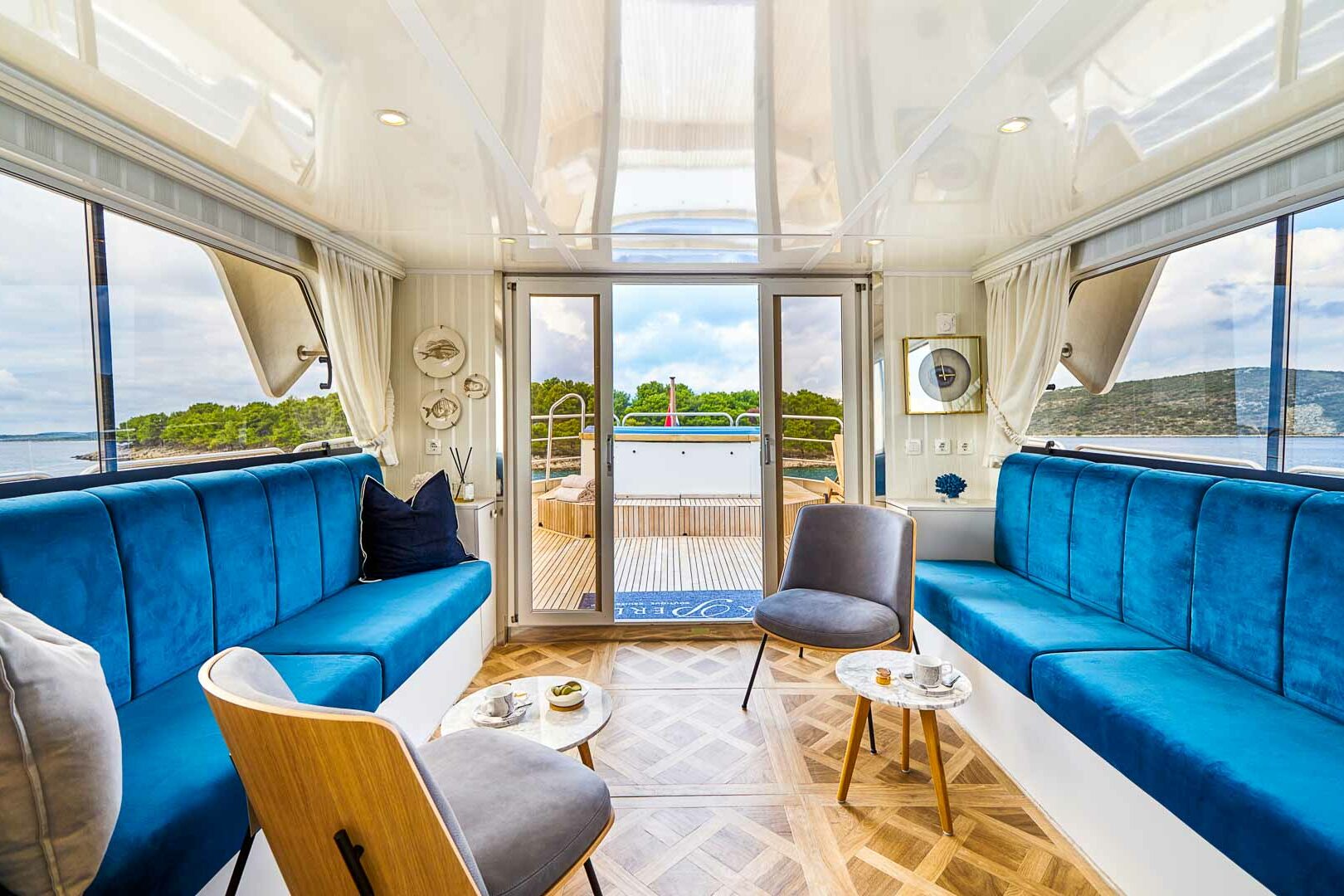 Luxury boutique yacht La Perla deck library