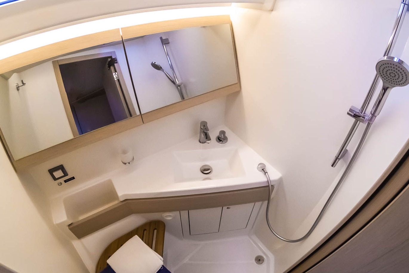 This is photo of a sailing boat Oceanis 46.1 toilette