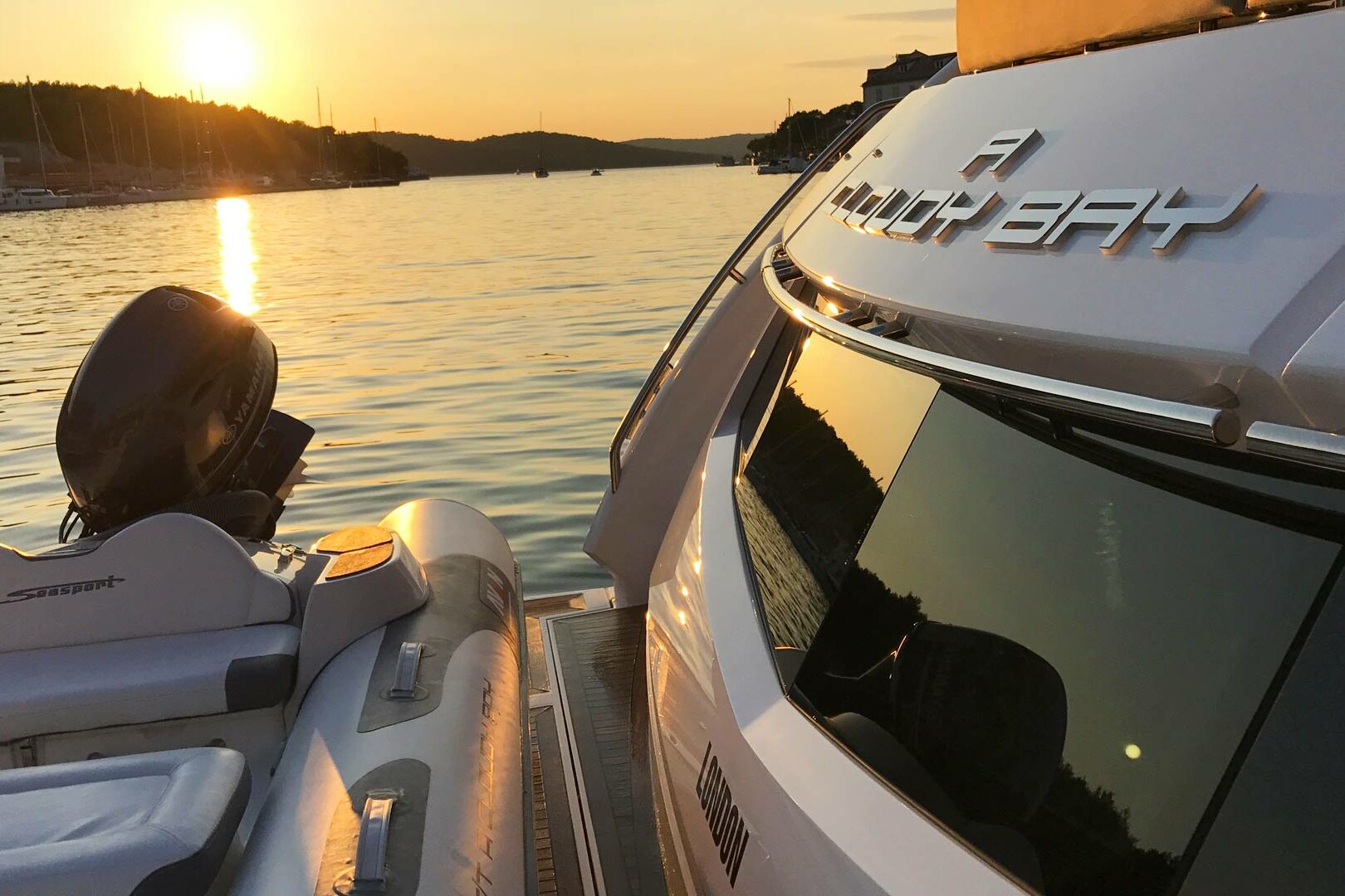 Luxury yacht Sunseeker Manhattan 73 A Cloudy Bay stern detail