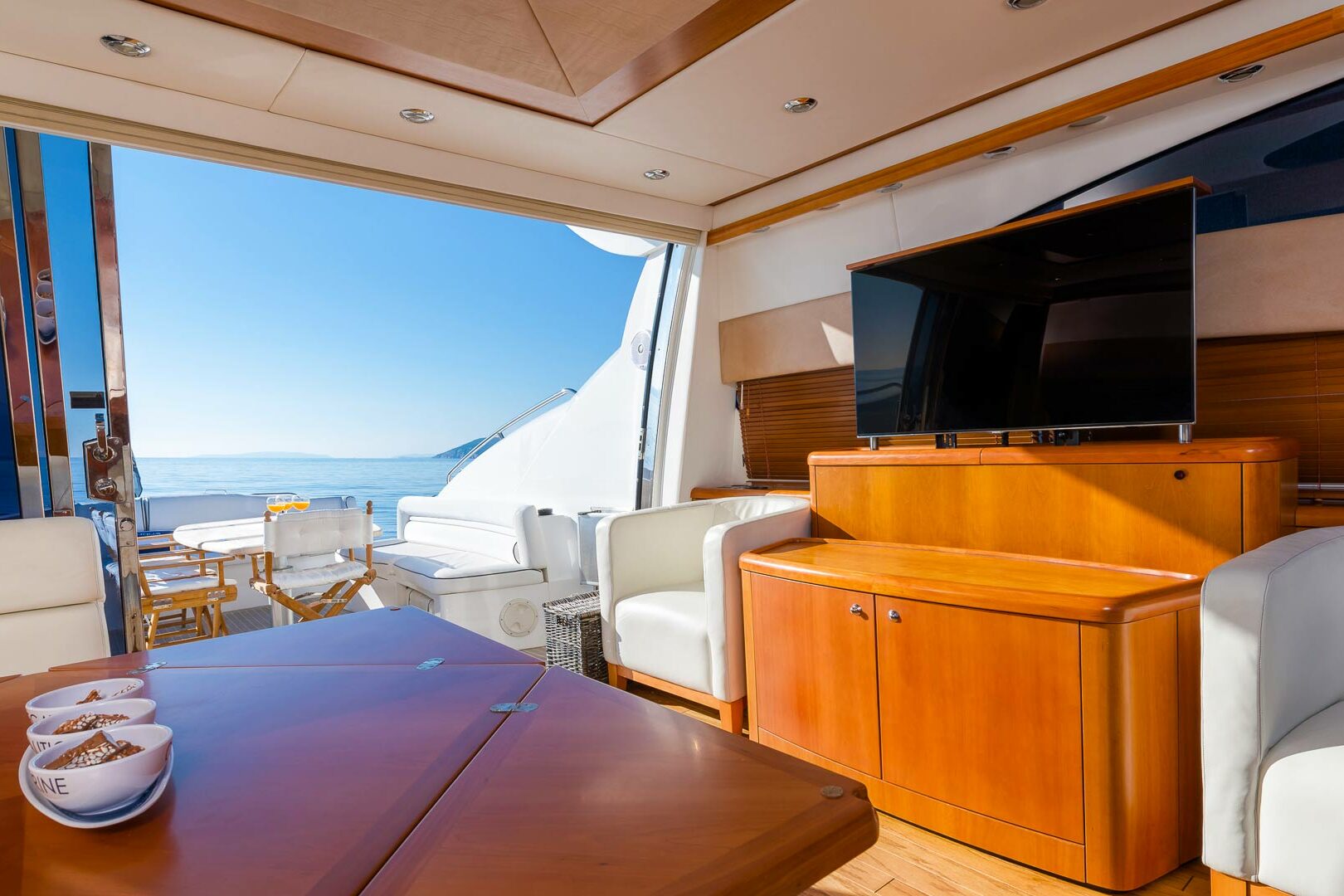Luxury yacht Sunseeker Predator 72 Glorious TV