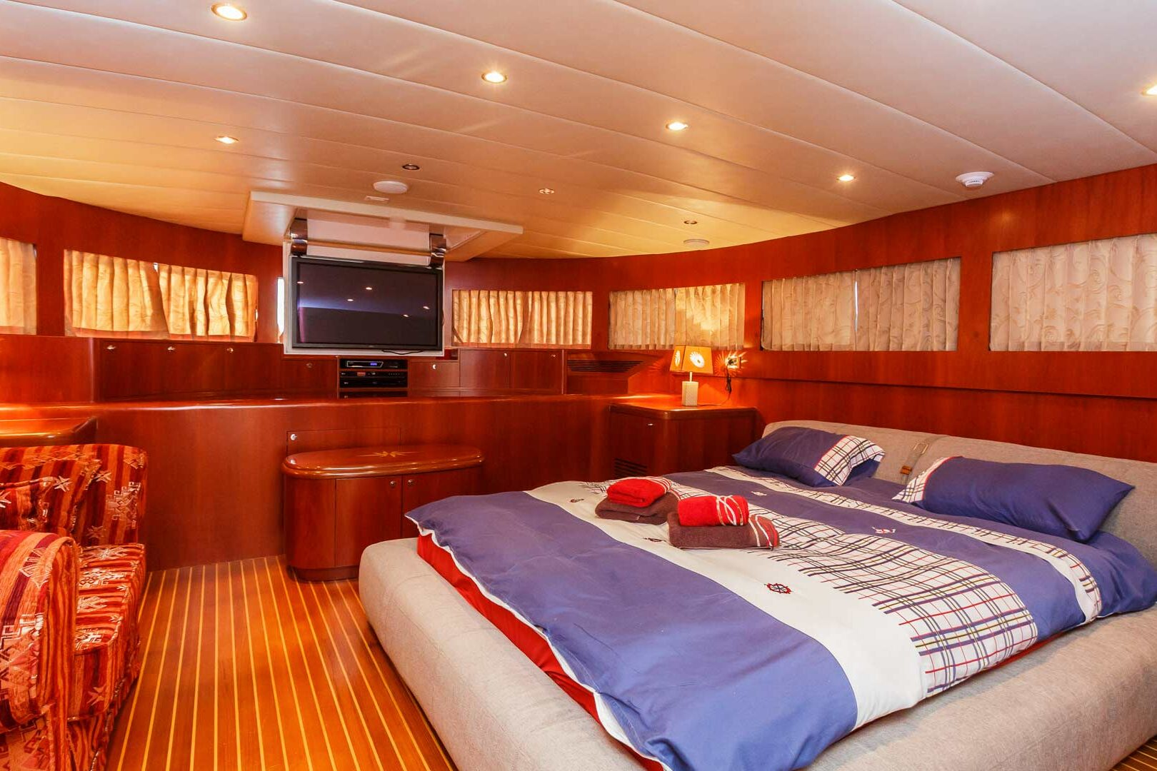 Luxury yacht Johnson Baby double stateroom