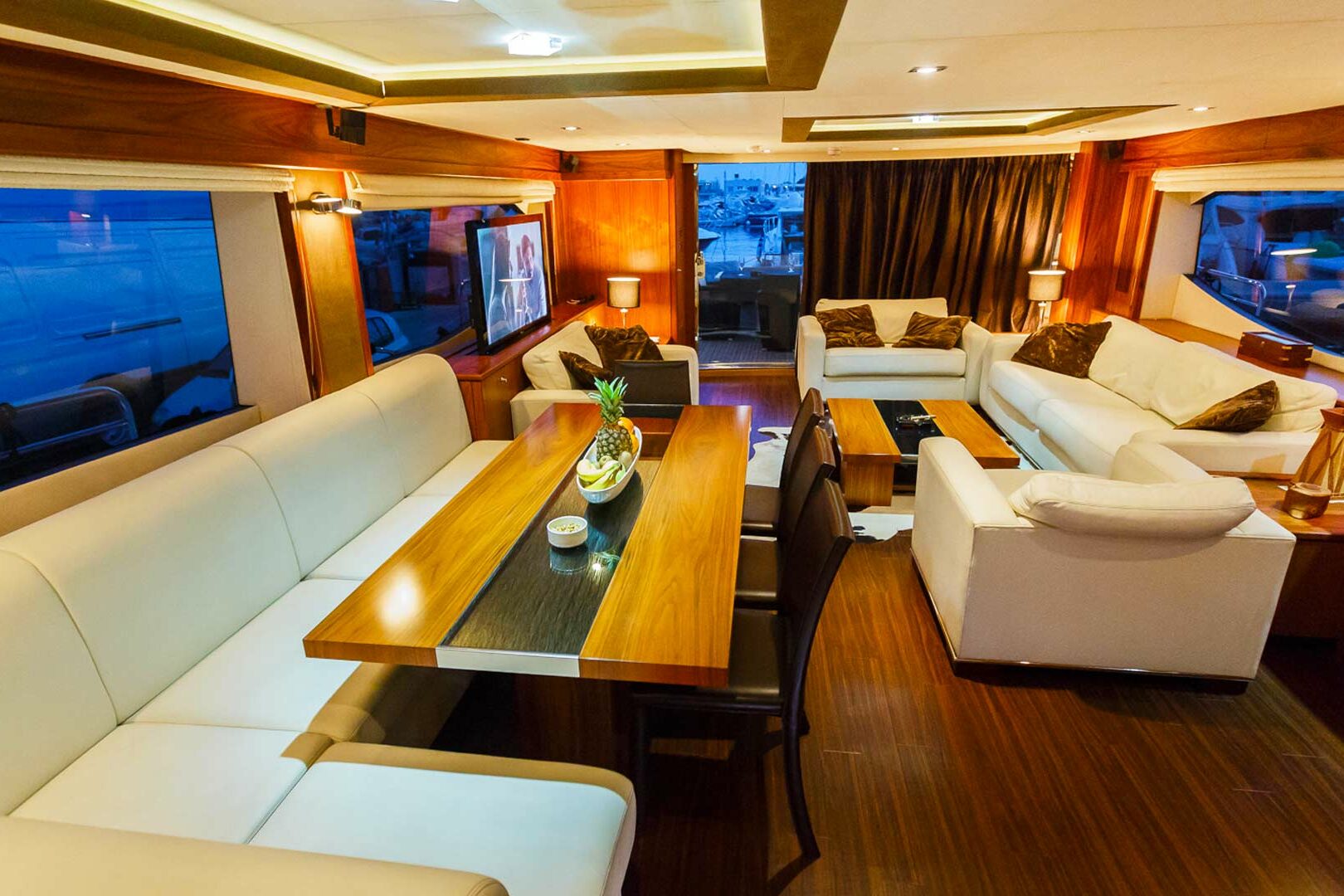 Luxury yacht Sunseeker Yacht 86 The Best Way salon view