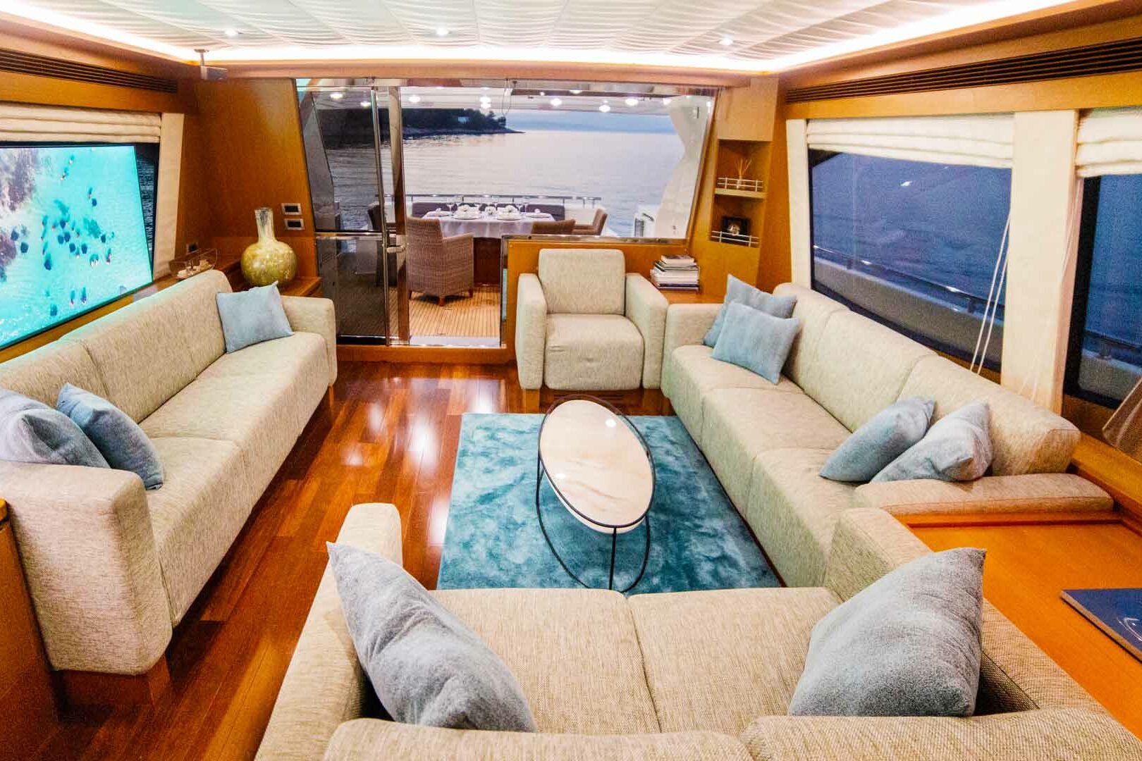 Luxury yacht Ferretti 780 Orlando L salon view