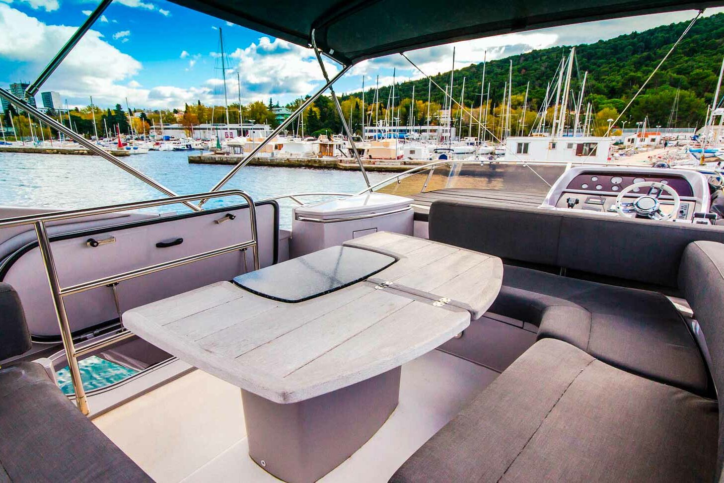 Motor boat Sunseeker Manhattan 52 flybridge