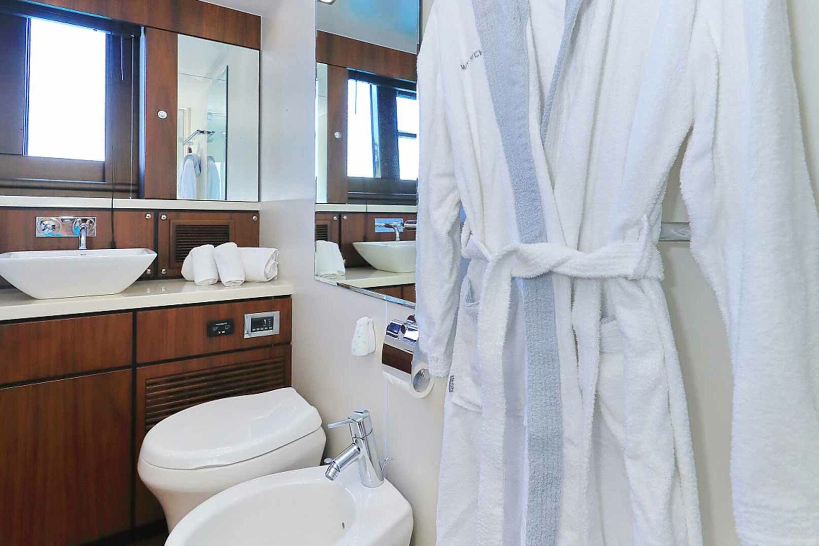 Luxury yacht Fairline Squadron 78 Schatzi toilette