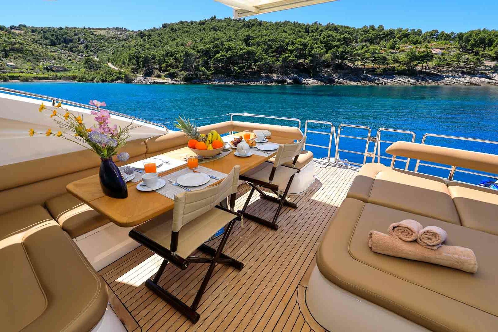 Luxury yacht Princess V65 Spice of Life II aft table