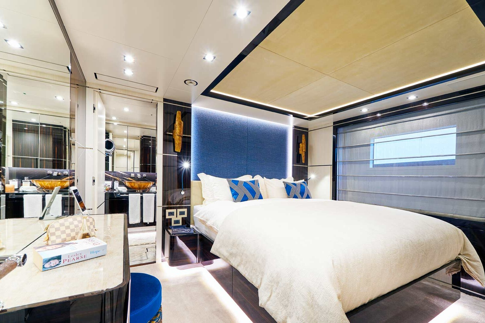 Luxury yacht Benetti Happy Me VIP cabin