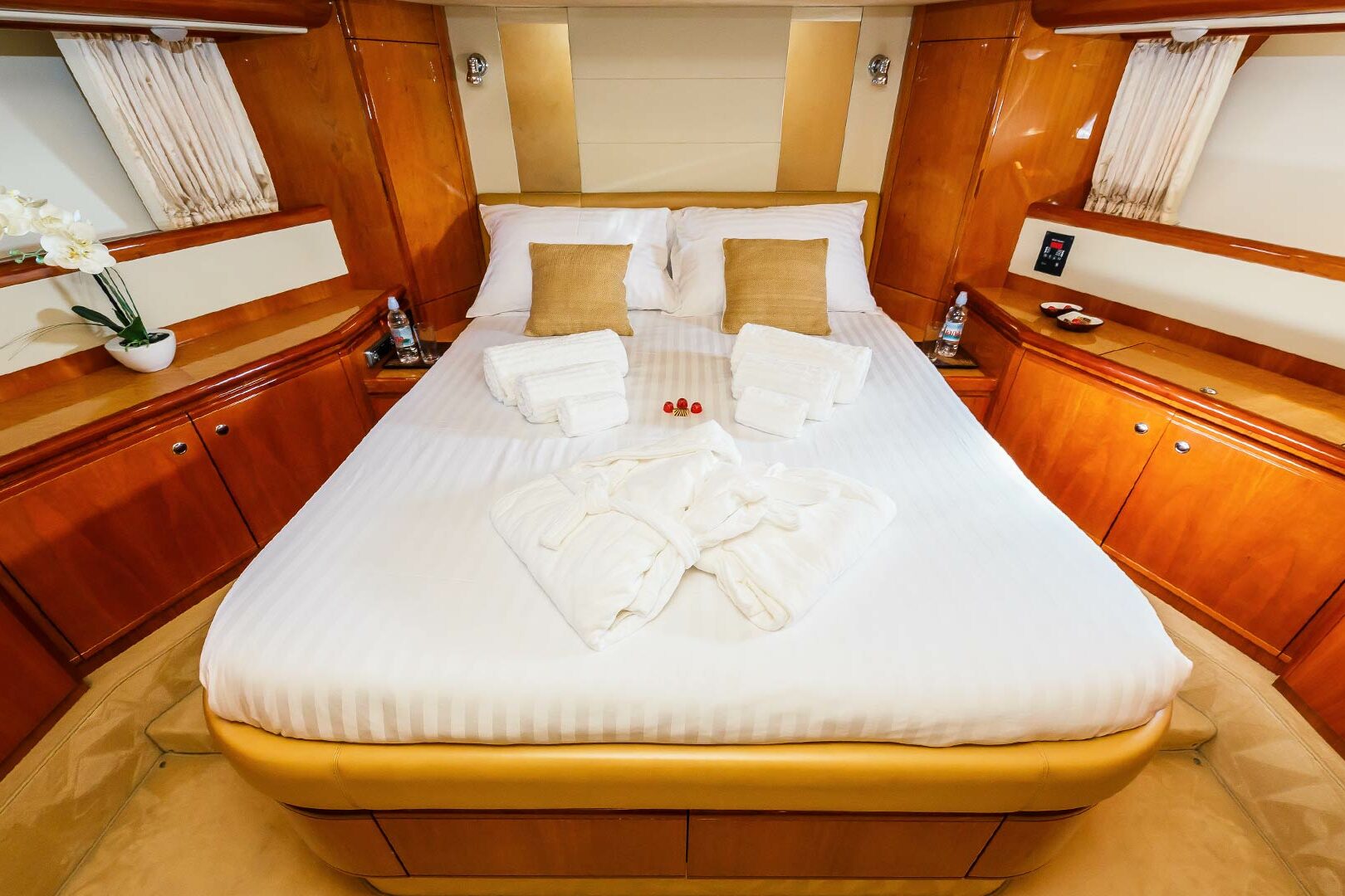 Luxury yacht Ferretti 760 Quo Vadis I vip cabin