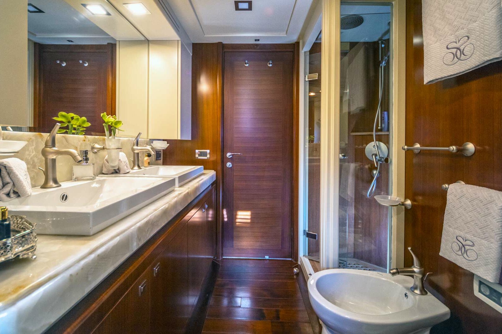 Luxury yacht Ferretti Navetta 33 Seventh Sense master cabin bathroom