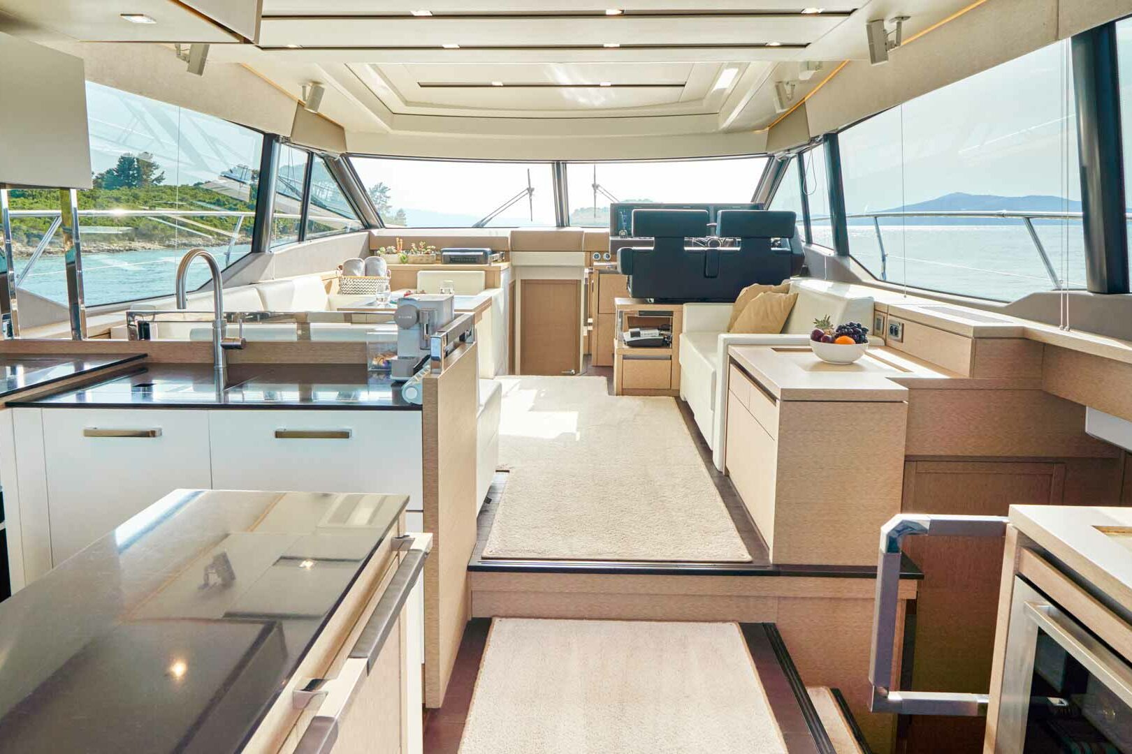 Luxury yacht Prestige 630S Simull salon