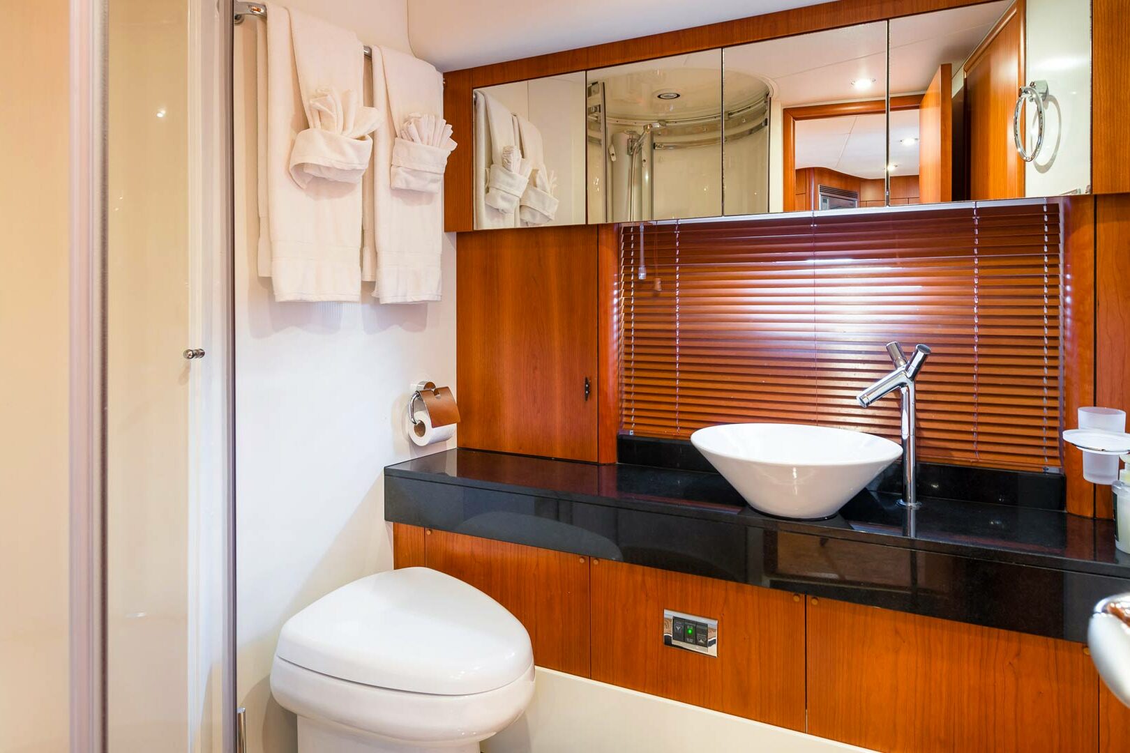Luxury yacht Sunseeker Predator 72 Glorious master cabin bathroom