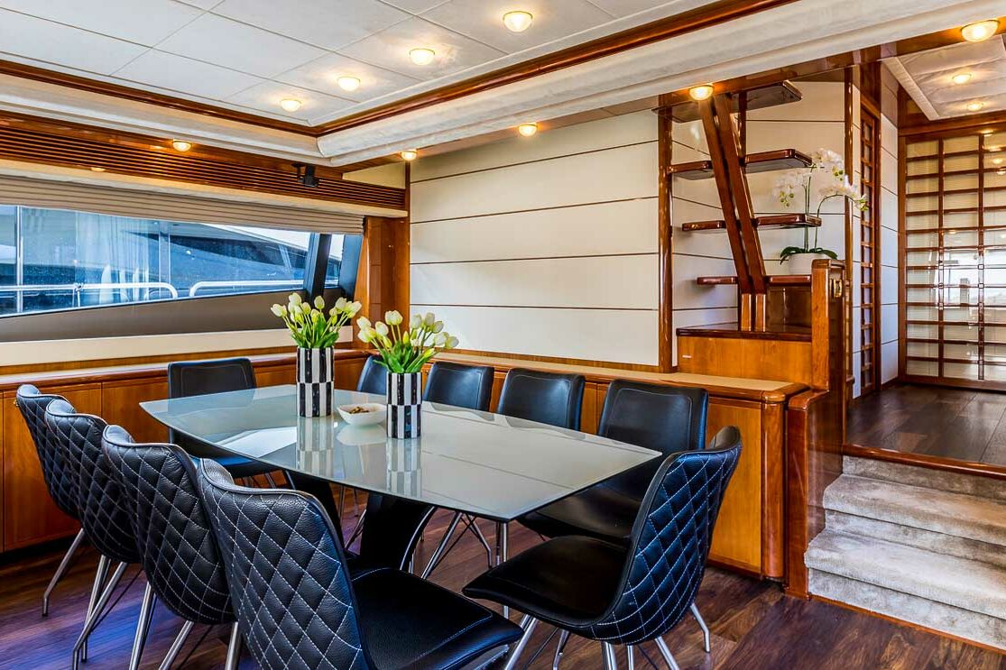 Luxury yacht Ferretti 880 Katariina main dining area