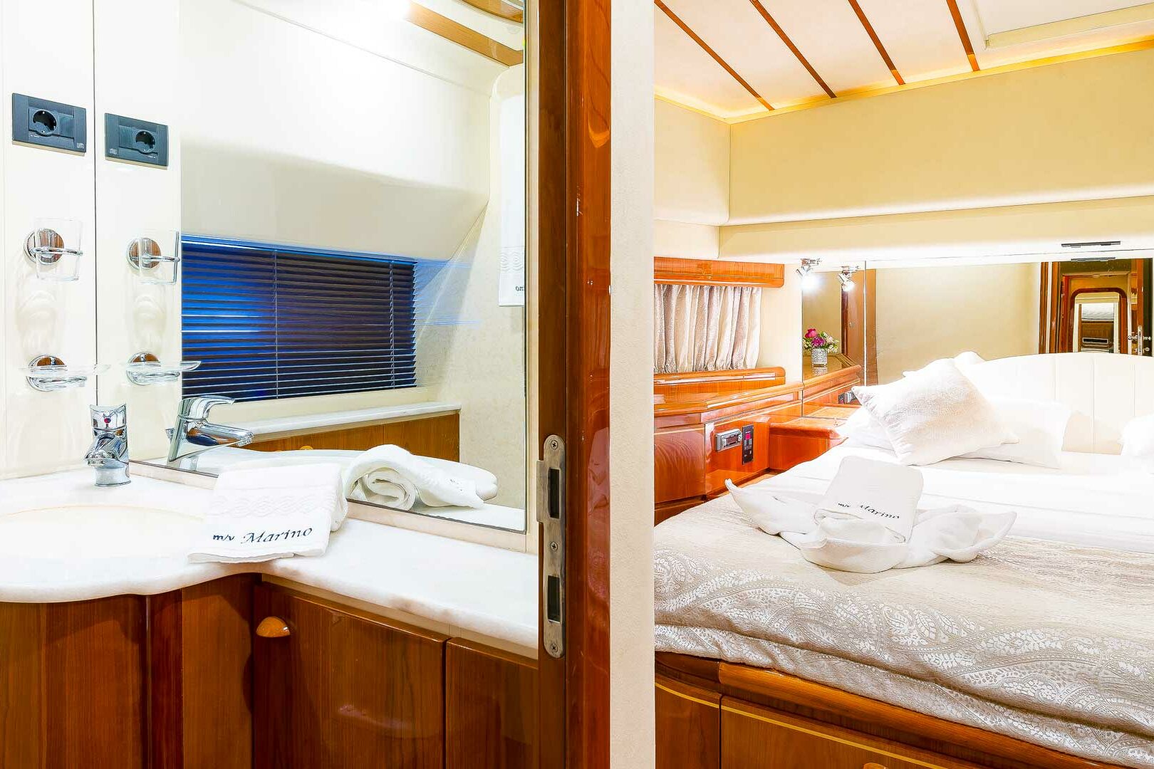 Luxury yacht Ferretti 730 Marino vip ensuite cabin