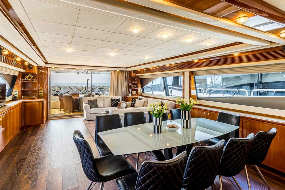 Luxury yacht Ferretti 880 Katariina salon