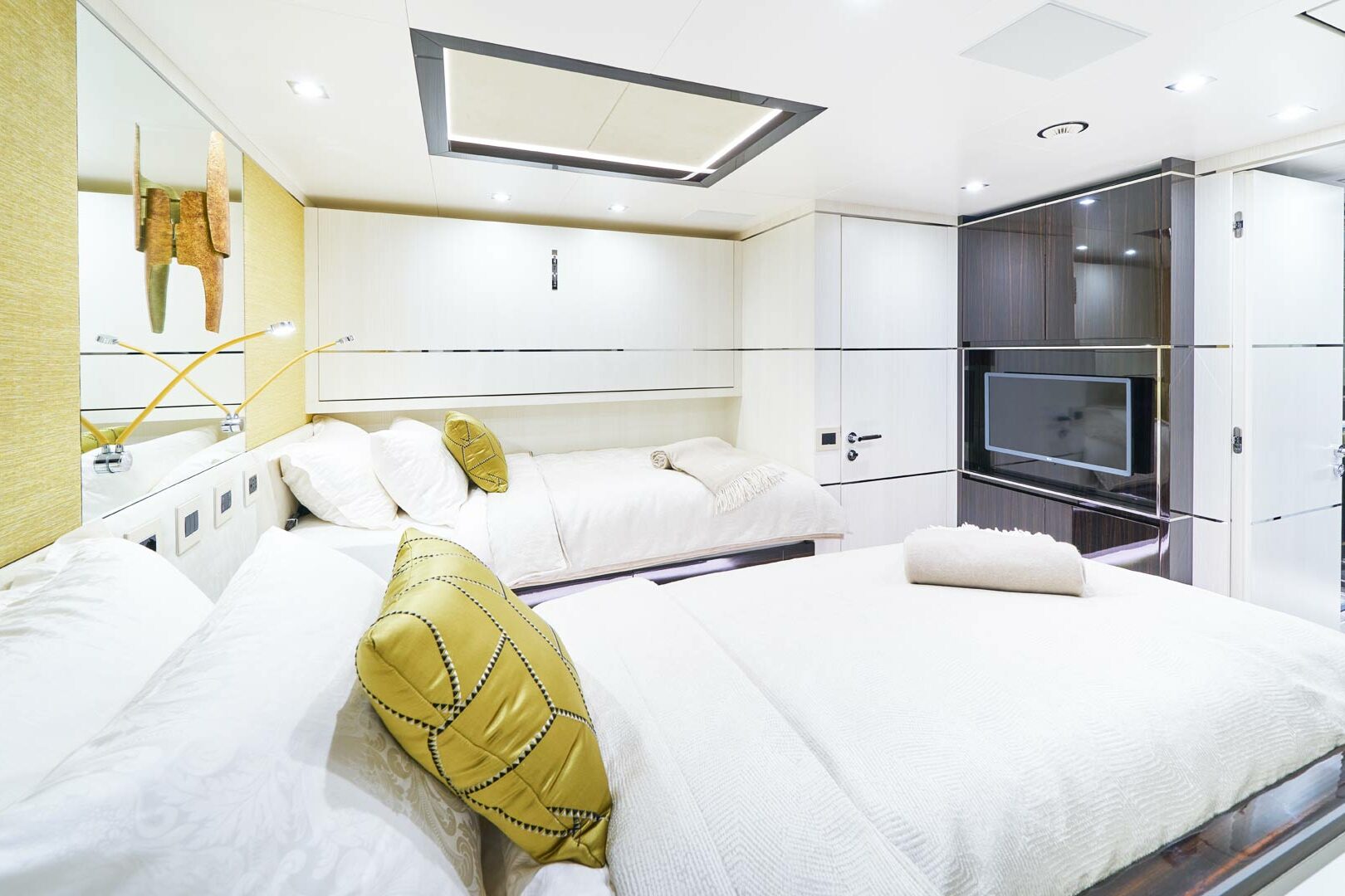 Luxury yacht Benetti Happy Me twin cabin