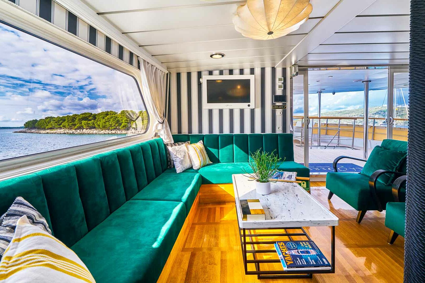 Luxury boutique yacht La Perla lounge view