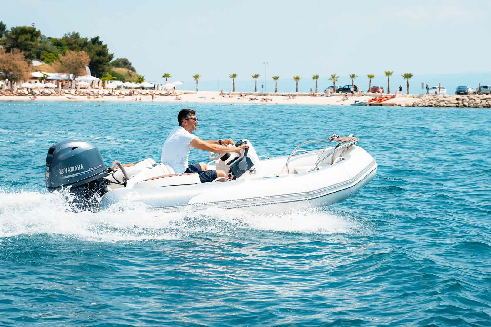 Luxury yacht Ferretti 730 Marino jet tender zodiac