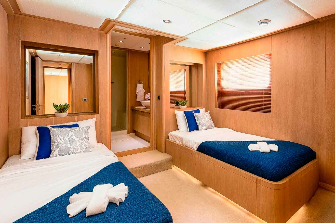 Luxury yacht Aegean Yachts Grace twin cabin