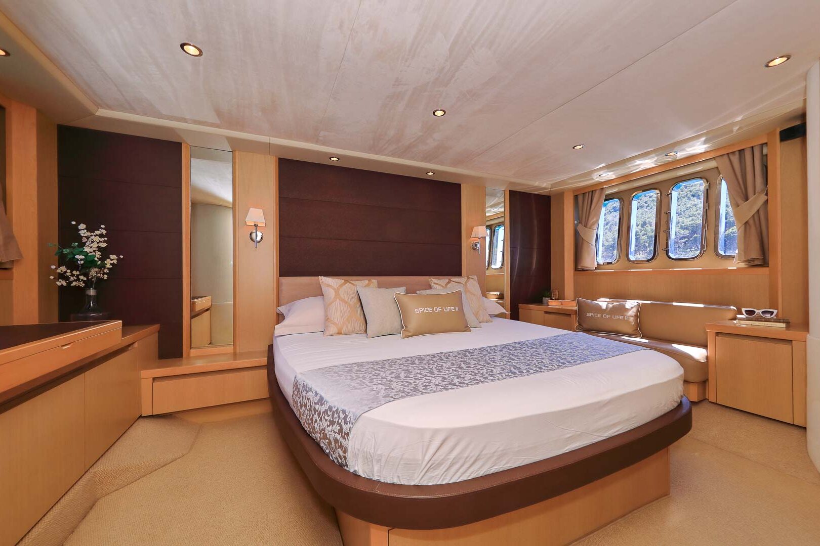 Luxury yacht Princess V65 Spice of Life II master cabin