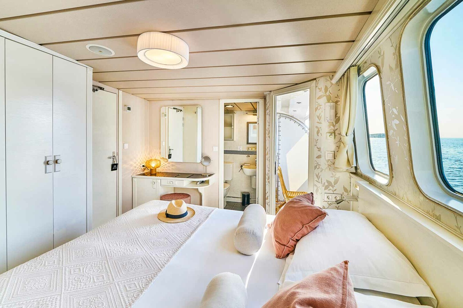Luxury boutique yacht La Perla second cabin