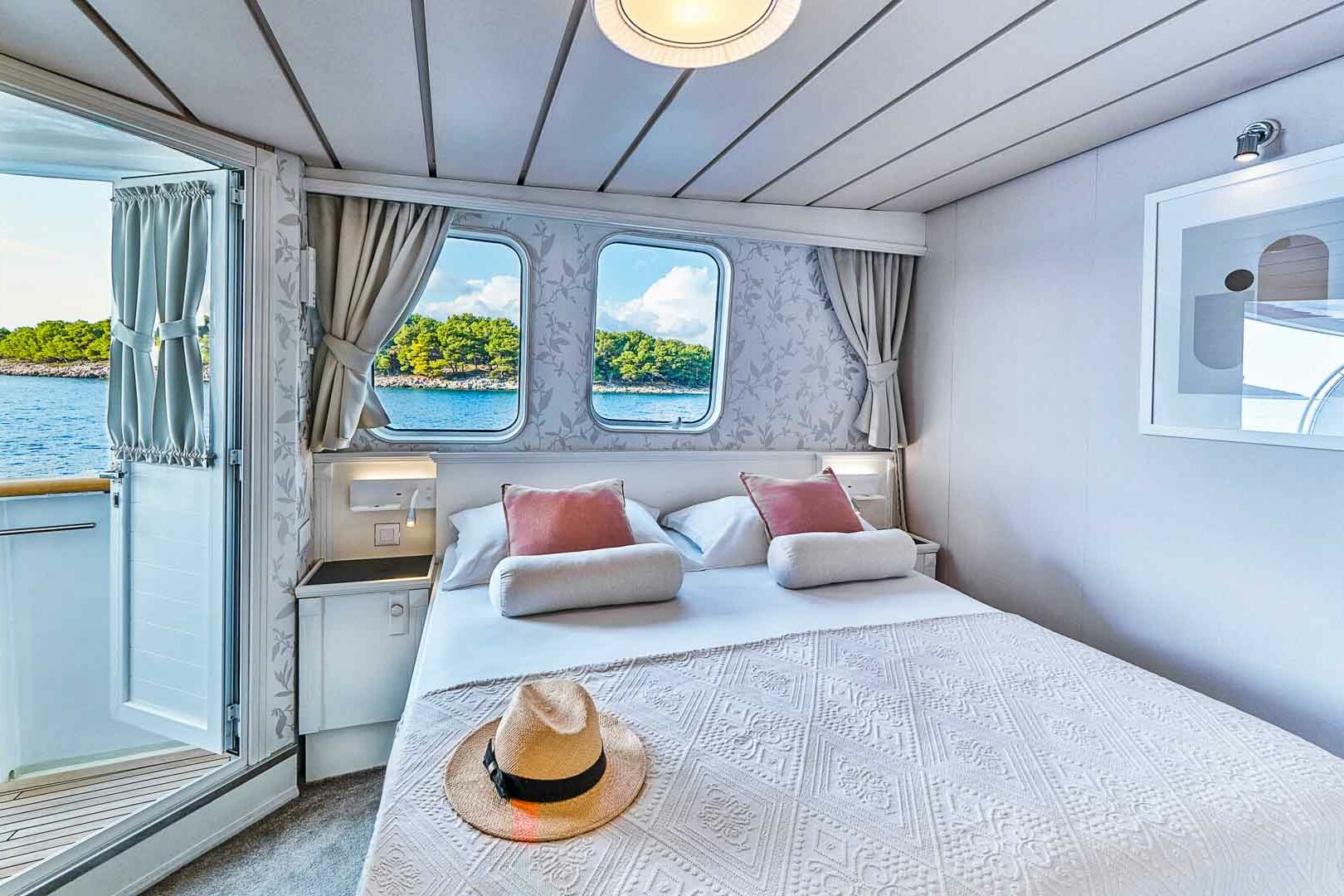 Luxury boutique yacht La Perla second cabin view