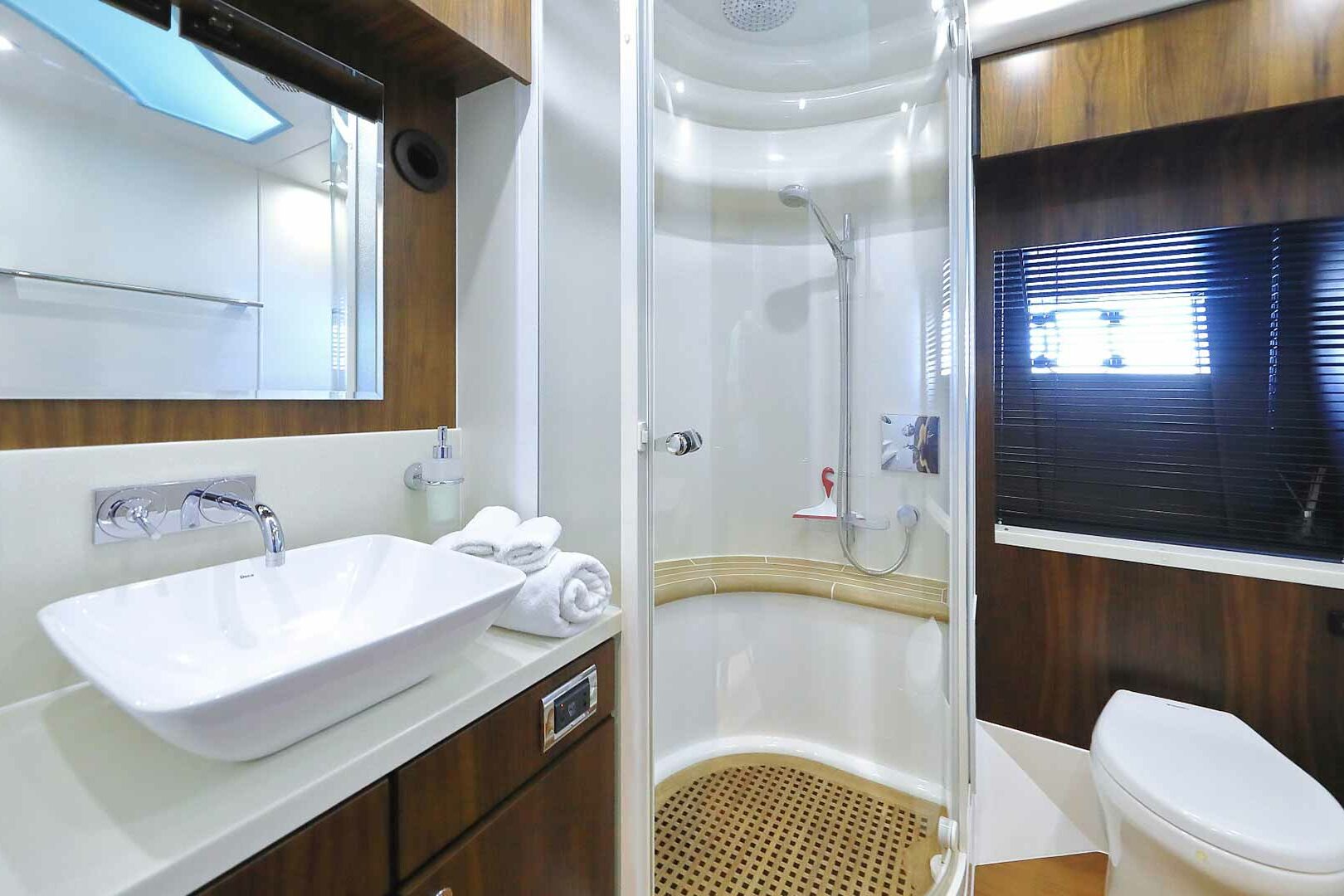 Luxury yacht Fairline Squadron 78 Schatzi toilette