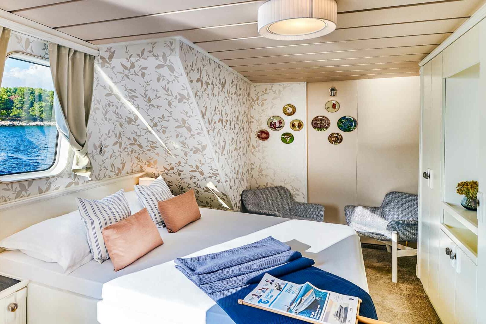 Luxury boutique yacht La Perla third cabin