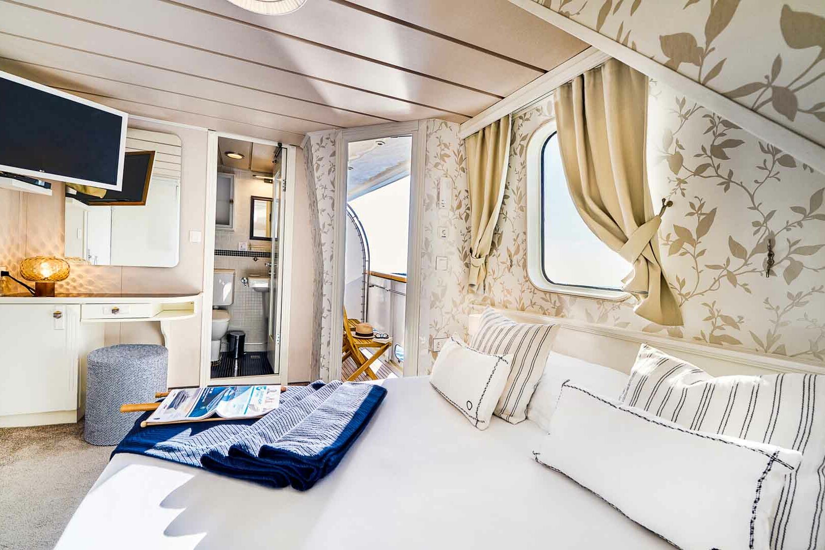 Luxury boutique yacht La Perla third cabin view